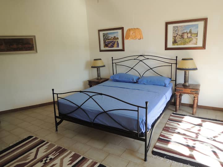 Një nga 3 dhomat e gjumit. 
Një nga 3 dhomat e gjumit.