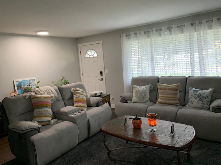 Comfortable, Clean And Cozy  Extra Bedroom - Everett, WA