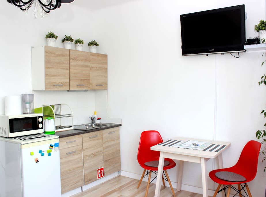 Kitchen anex with cooking top, microwave, fridge. Falt screen TV with smartbox for Netflix and Youtube.
