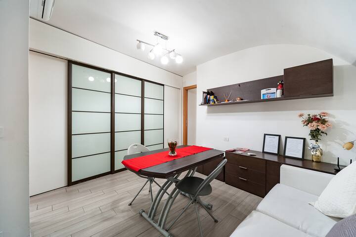 Charming basement Trevi Fountain