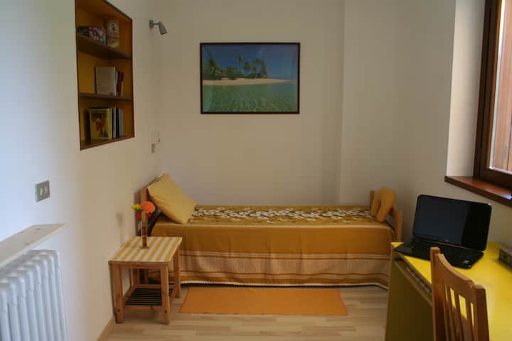 habitación amarilla