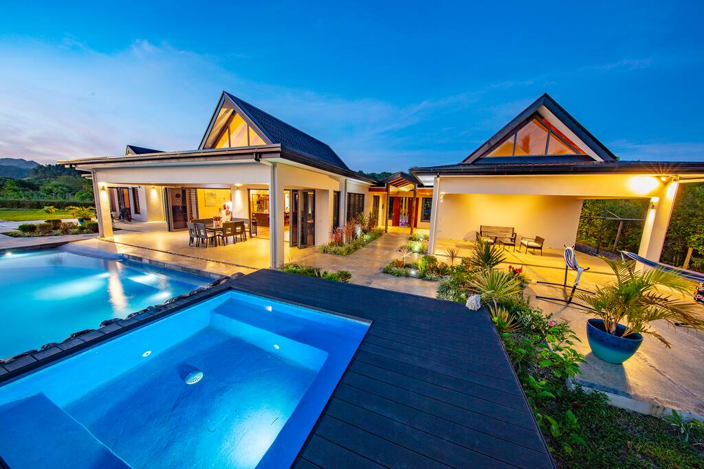 Three Palms Villa, Maui Bay Fiji Villas for Rent in Sigatoka, Fiji