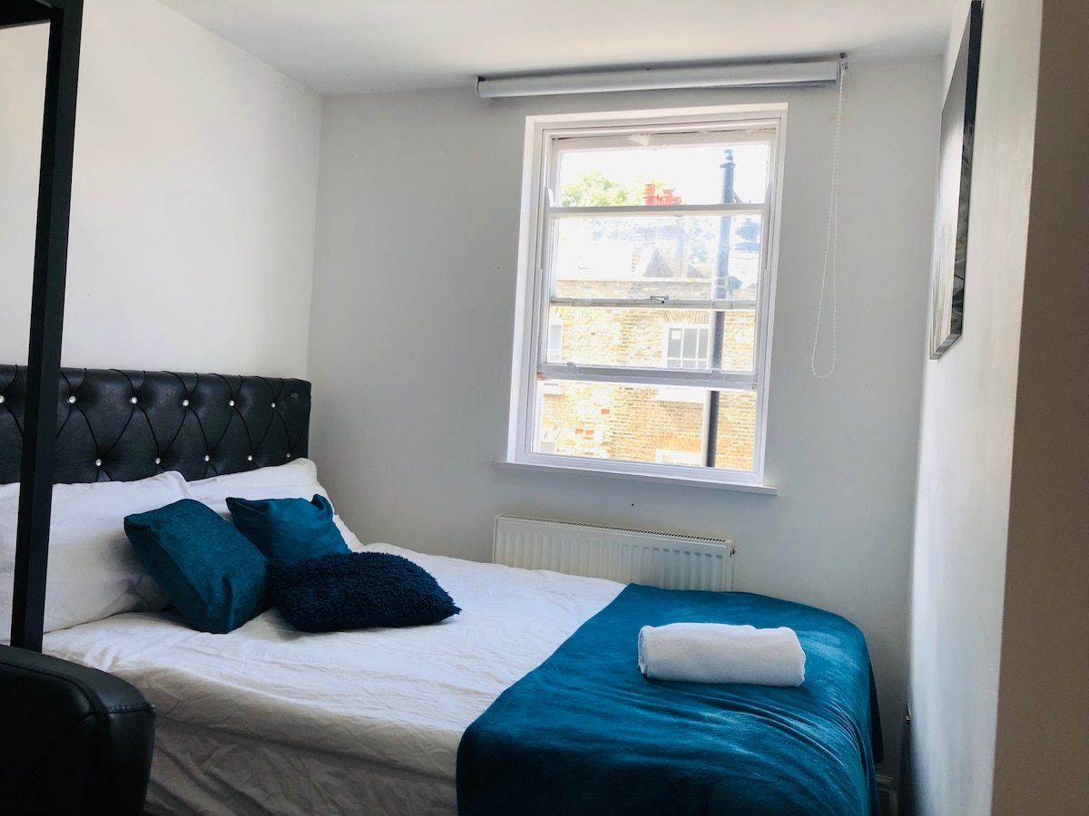 Private Bedroom near Euston Station (5) Flats for Rent in Greater