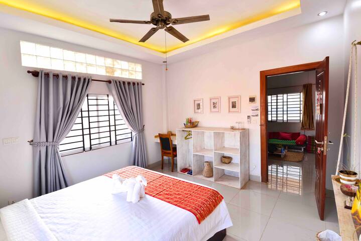 Beautiful villa AC Room#1, living,dining,pickup