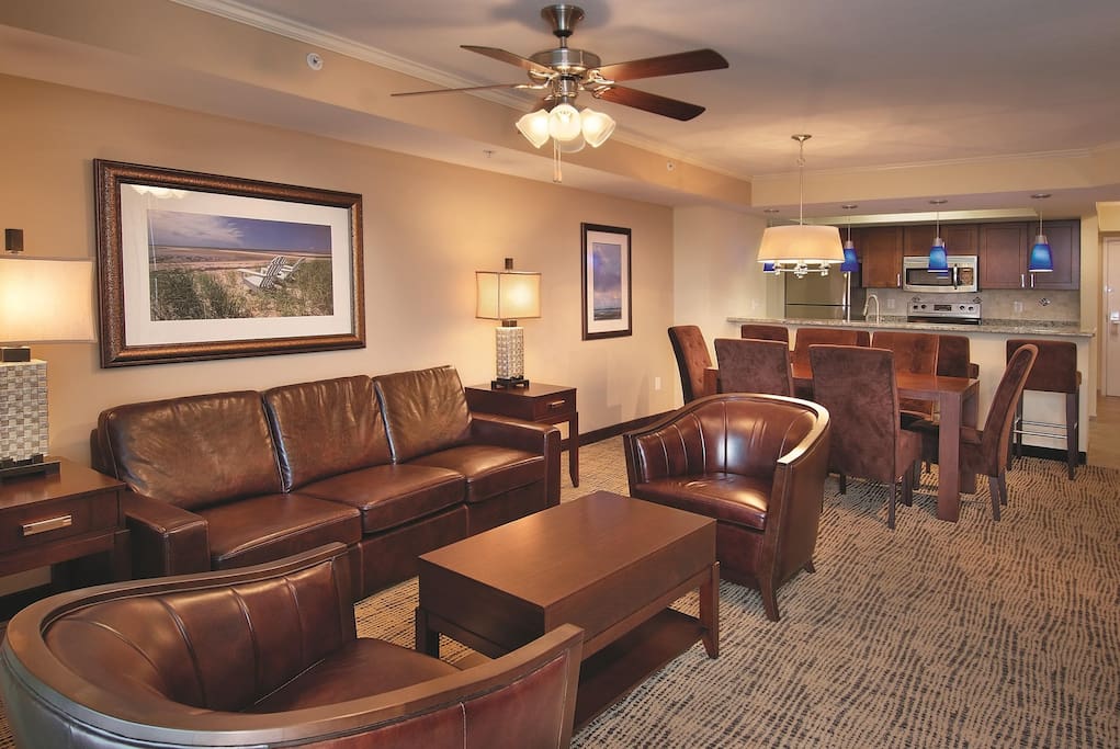 Wyndham Vacation Resort Towers on the Grove living room