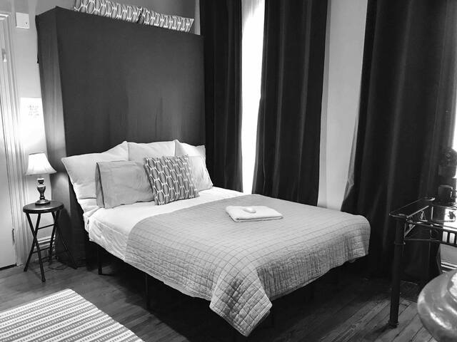 Salon de L’Artiste in Historic Home