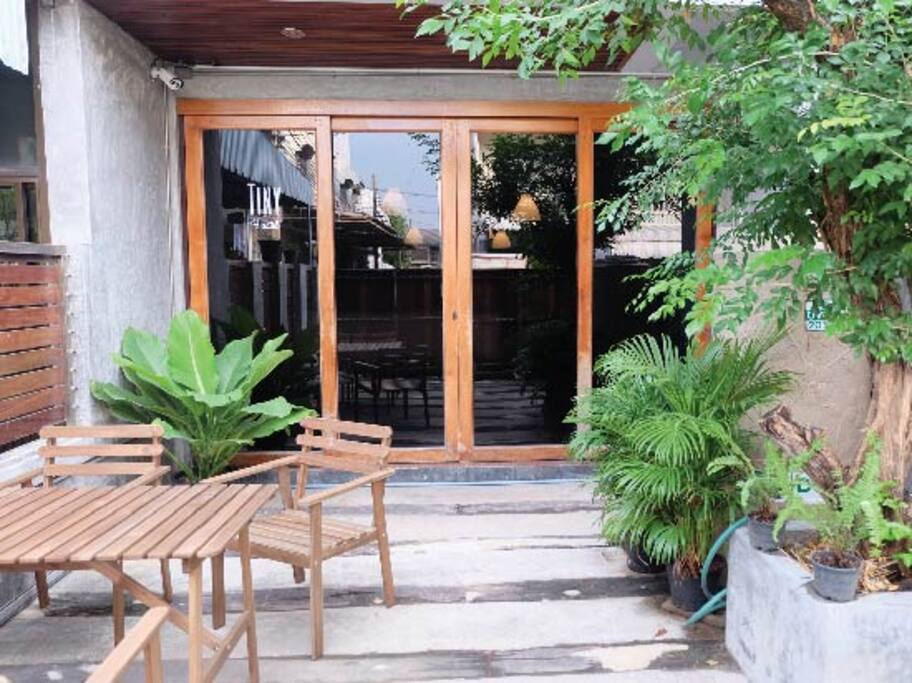 The garden in the front.