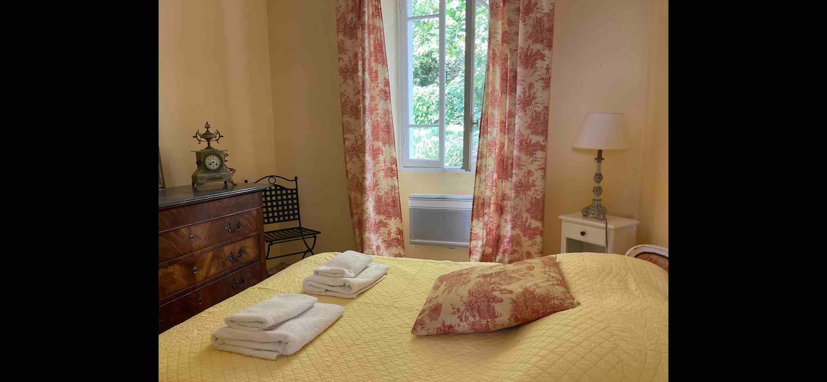 החדר הצהוב - בצד הנחל!