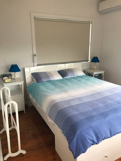 Upstairs bed (queen)