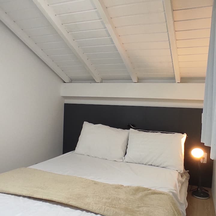 日式客房，位于隔热和隔音夹层。