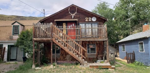 Gardiner Back Alley 3 bedroom Homestead