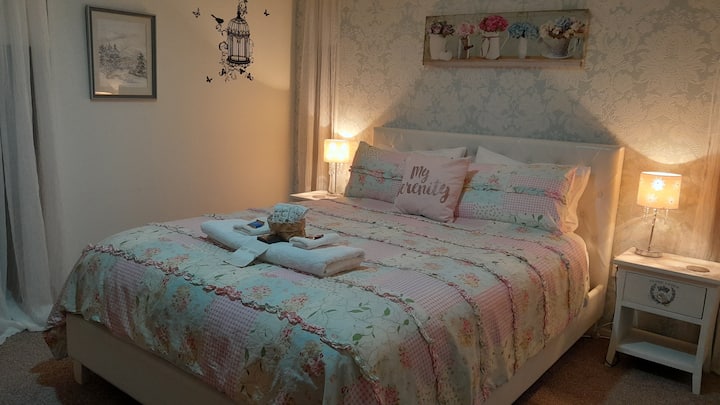 Главна спална соба 1 x брачен кревет (широк 180 - 200 см)