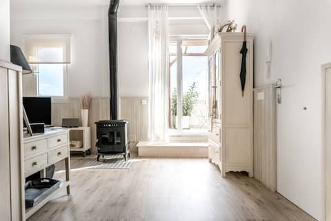 Top Airbnb: Romantic and Rustic Penthouse with a Sun Kissed Terrace en Extramurs