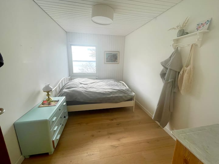 غرفة النوم 1، بسرير مزدوج كبير (180 سم)