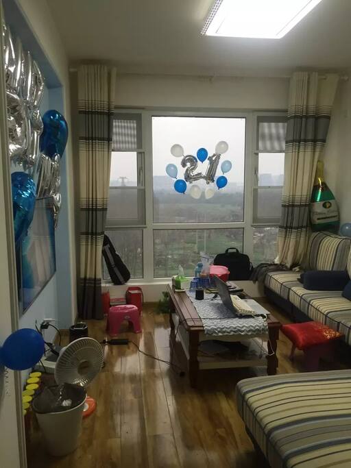 客厅很乱啦 不过我会收拾哒