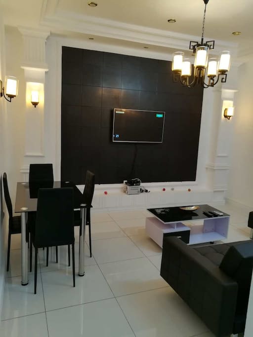 Living Room & Dinning room / Salon & Salle à Manger