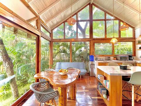 Casita de Bambu*pool & green oasis*3 blocks- beach