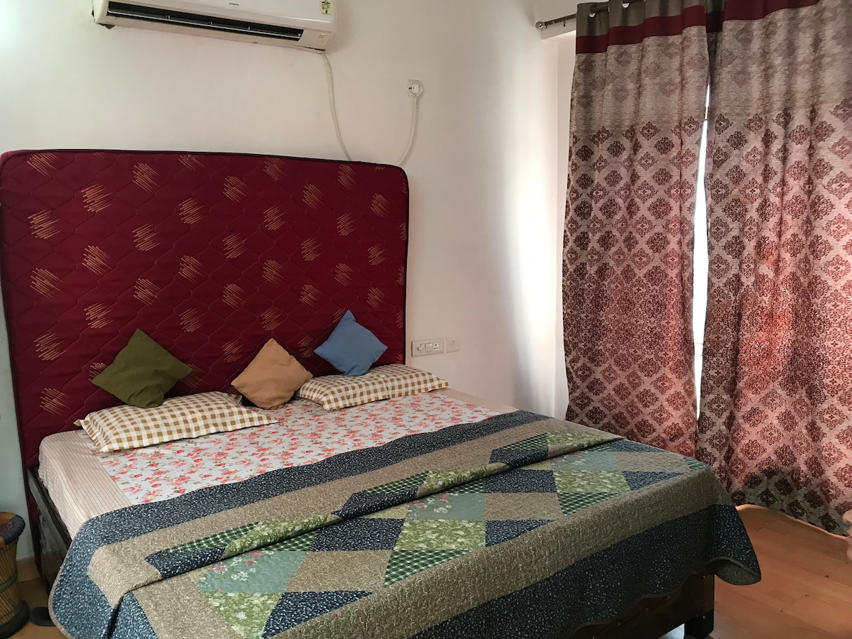 Третата спална соба со нов кревет.