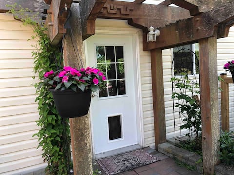 Two bedroom garden suite, steps to the ocean