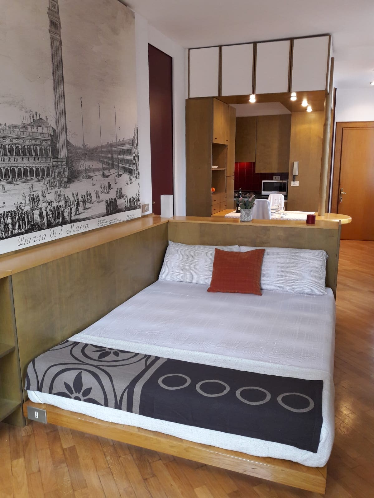 Sala con futón y cocina pequeña