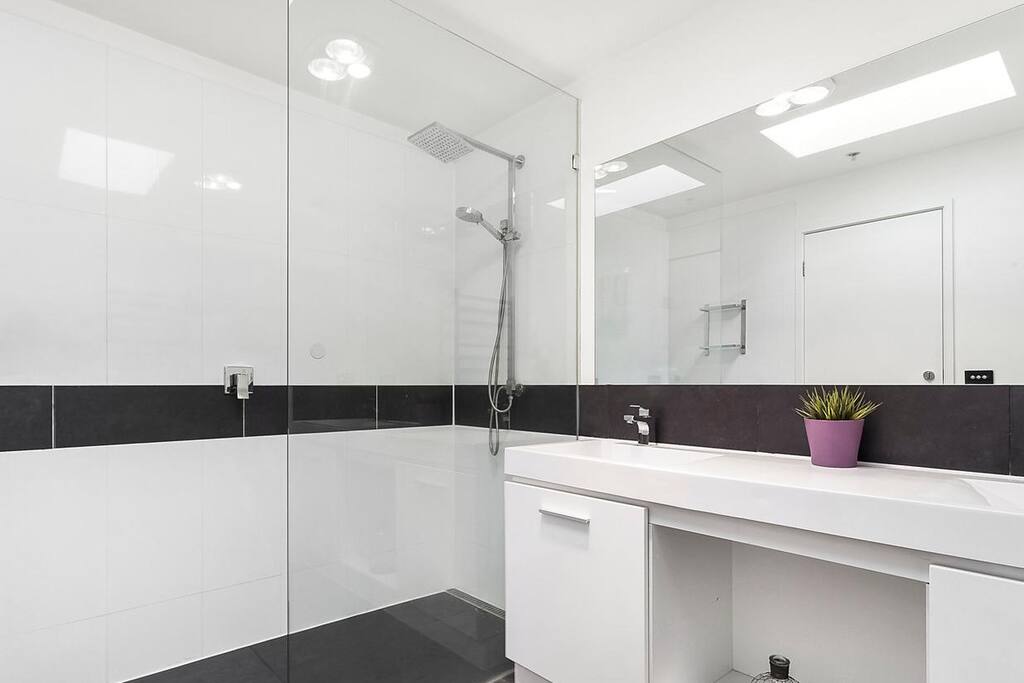 Modern double bathroom with all amenities supplied