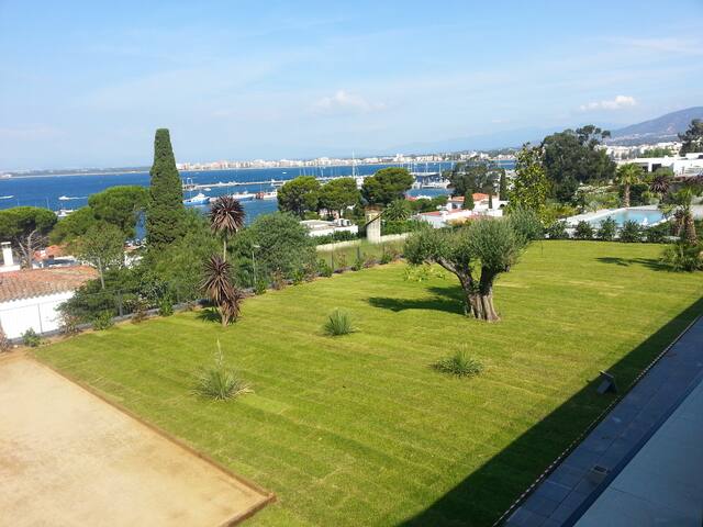 Superbe maison contemporaine, piscine intérieure gallery image 5