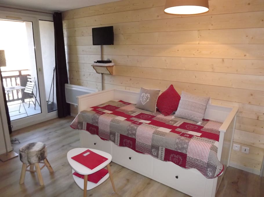 lit gigogne avec TV
