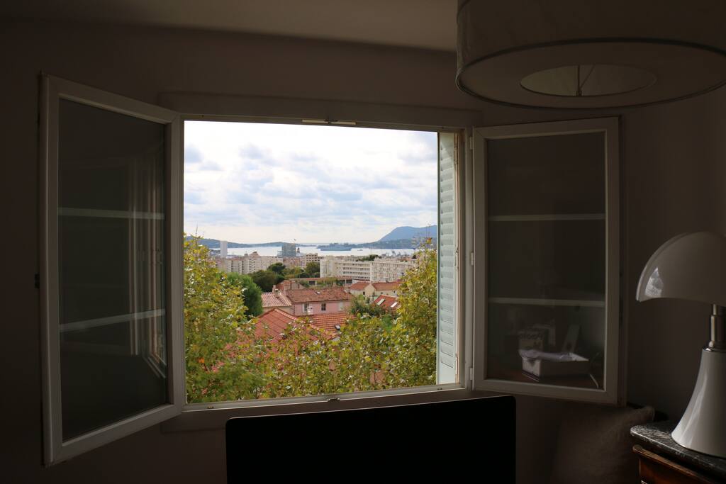 La vue du coin "salle à manger" en fait mon bureau ;))