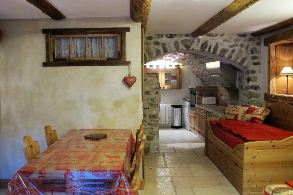 Table et couchage 1 personne