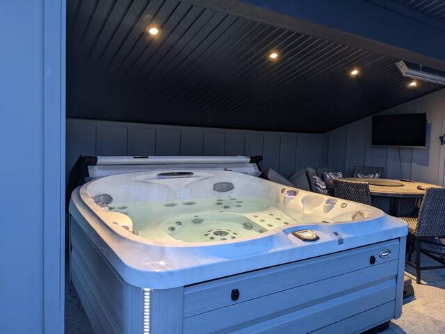 Glen Lake Family Retreat with Hot Tub & Lake View gallery image 5