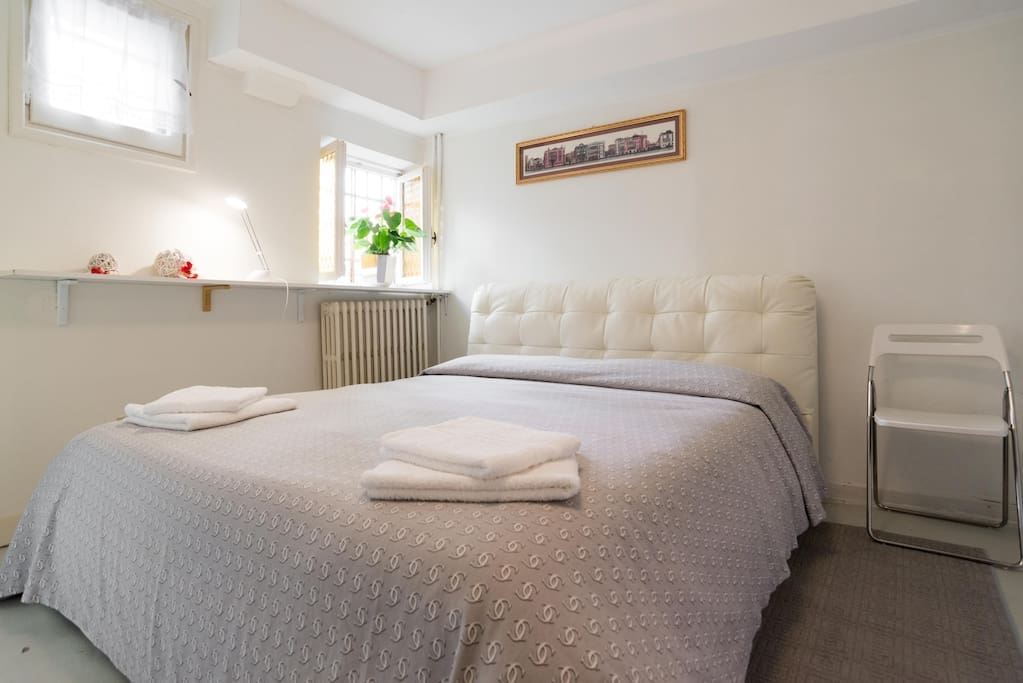 comfortable kingsize bed at the studio