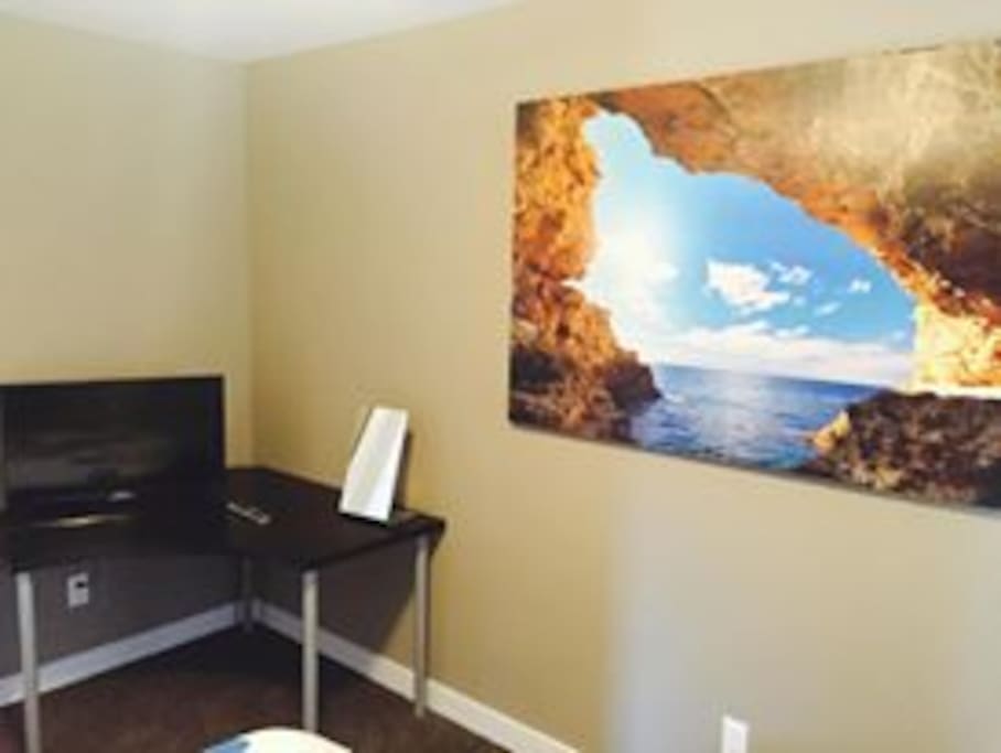 Ocean Room comes with TV, Net Flex