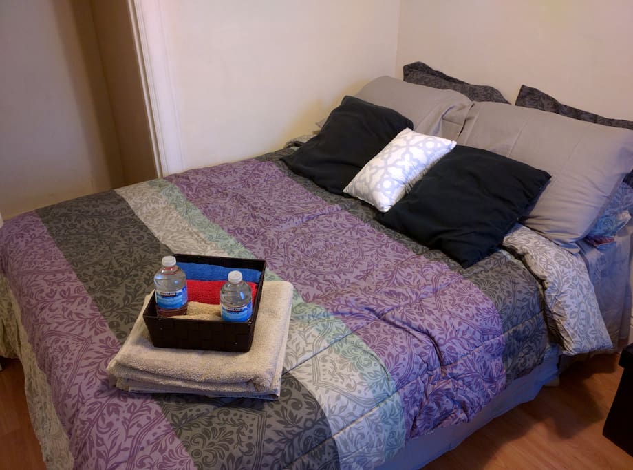 Full double bed, box spring, 4 pillows