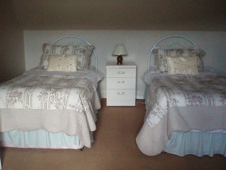 2. spavaća soba s bračnim krevetima