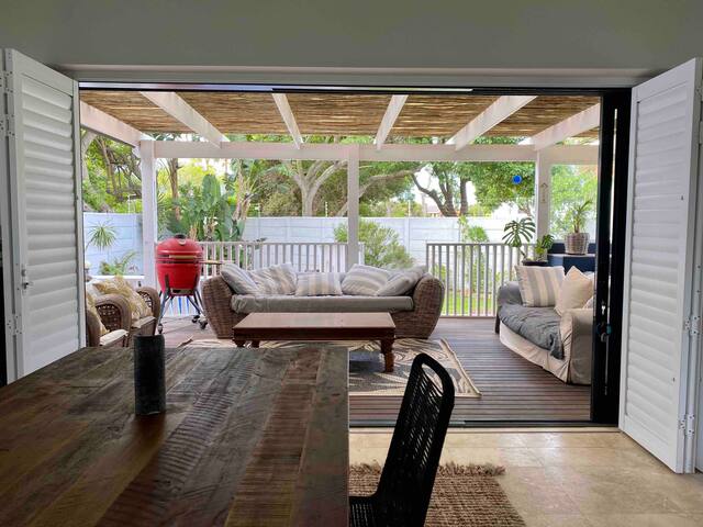 Sunny 3 bedroom house in the heart of Tokai gallery image 2