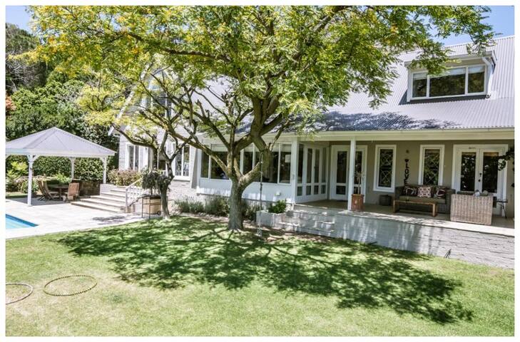 Beautiful Family Home in Hout Bay gallery image 3