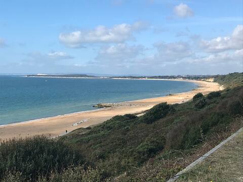 Refurbished home, 5 min walk to Highcliffe beach
