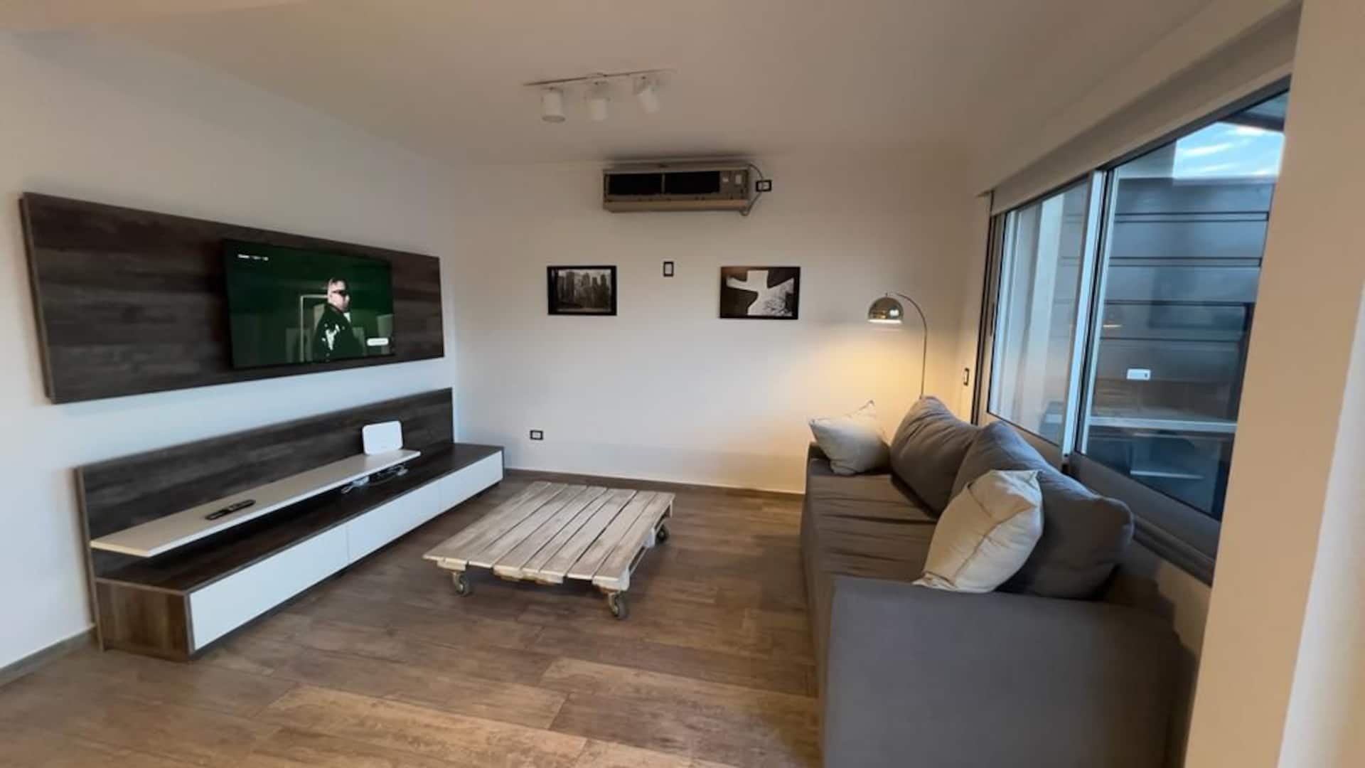 Spacious apartment 2 rooms balcony garage