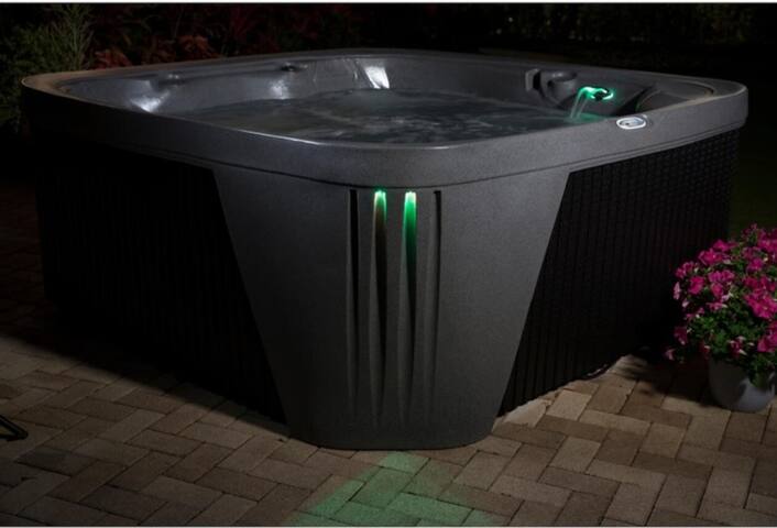 Private Penthouse, Stunning Rooftop Views! gallery image 2