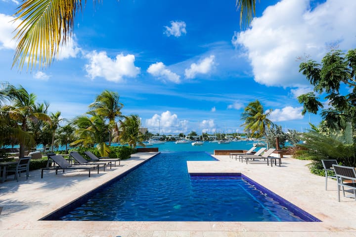 Jus' Beachy! Luxury Apt in a B/front Gated Cmnty.