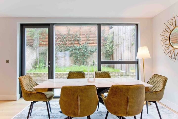 Luxury 3 Bed 3 bath Near Battersea Power Station gallery image 3