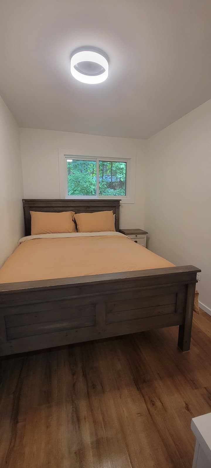 חדר שינה שני, קווין