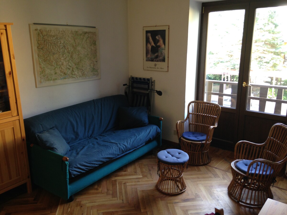 Светла дневна соба