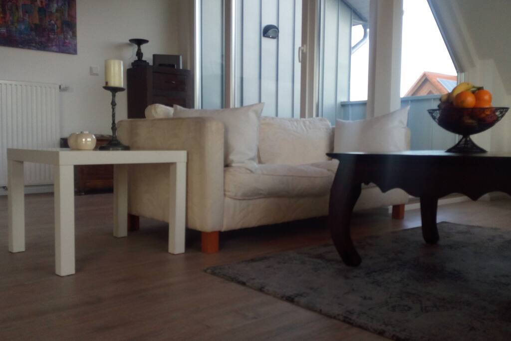 Wohnzimmer / mit Balkon