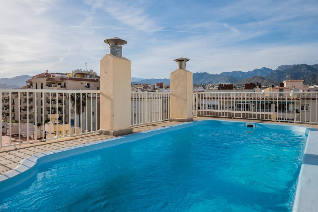 PRECIOSA PISCINA CON VISTAS AL MAR ,MONTAÑA