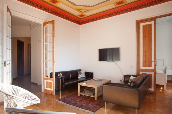 Gran via de luxe modernist gallery image 2