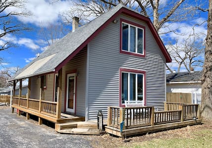 Cedar Lake Vacation Rentals &amp; Homes - Indiana, United 