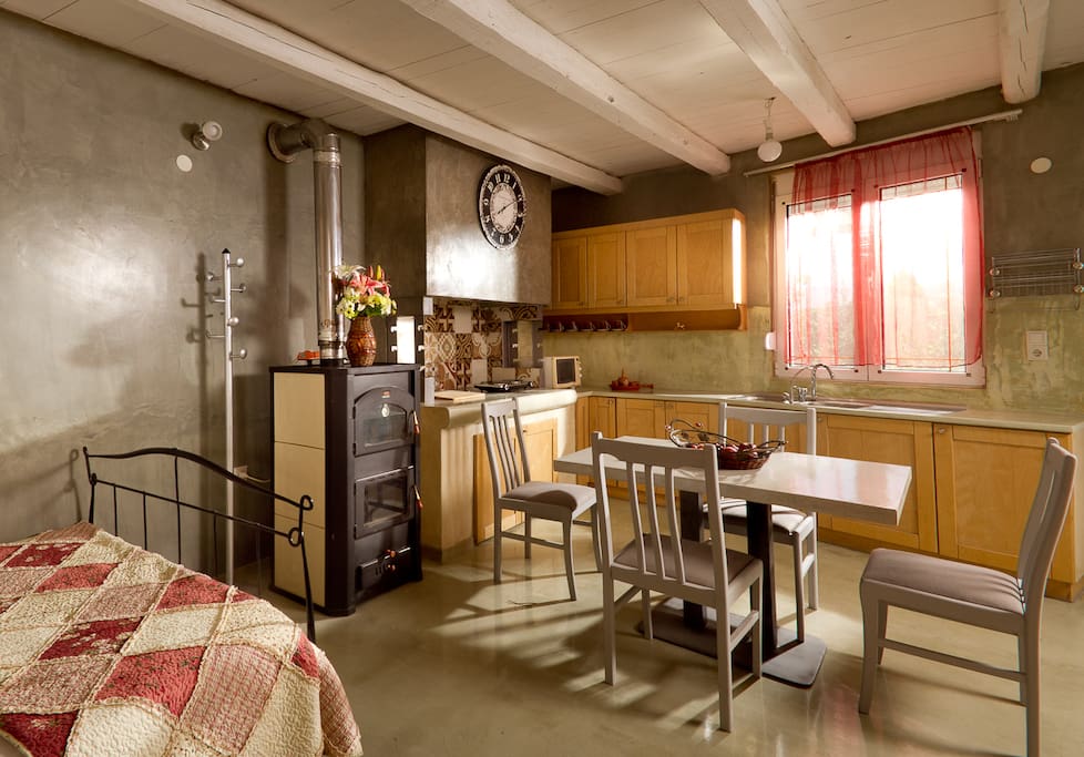 Fully equipped kitchen.