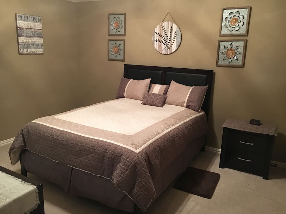 Guest room 1 w/ Q- bed, dresser and walk in closet. Fully furnished.