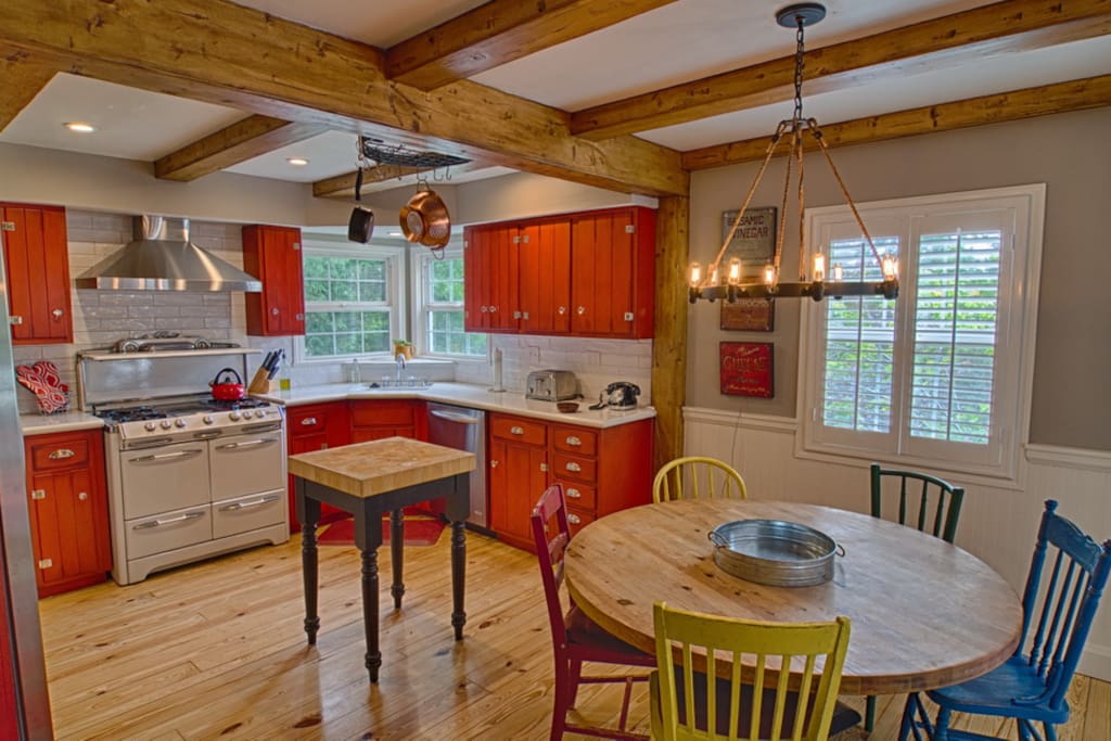 Kitchen with all new appliances, classic antique stove/oven. All the equipment needed to entertain.